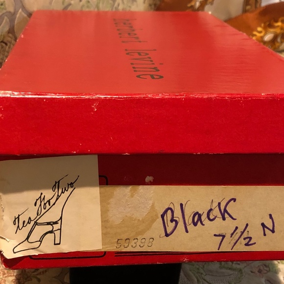 Vtg. 70s Herbert Levine T-Strap Pumps Black Suede Tea for Two - 7.5 N - Picture 6 of 10